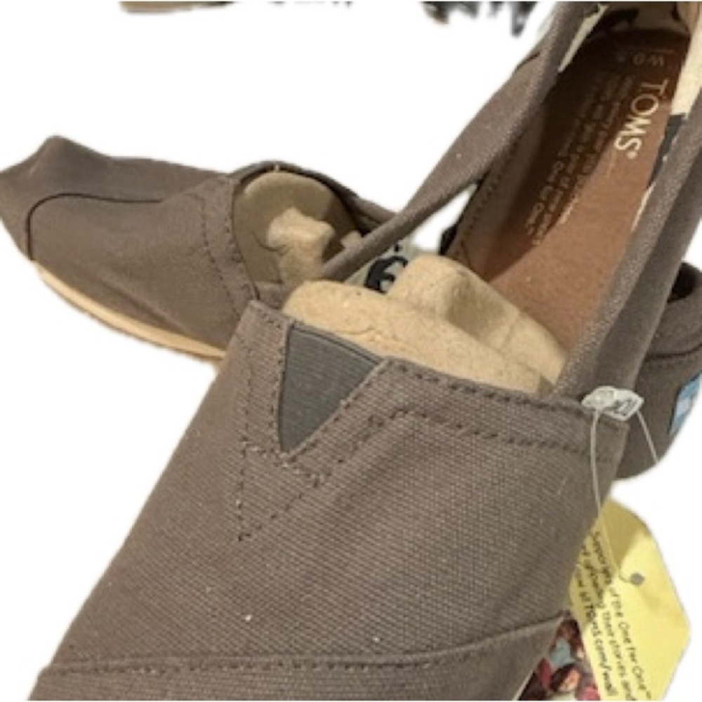 Toms Size 9.5 Tan Men’s Loafers NEW